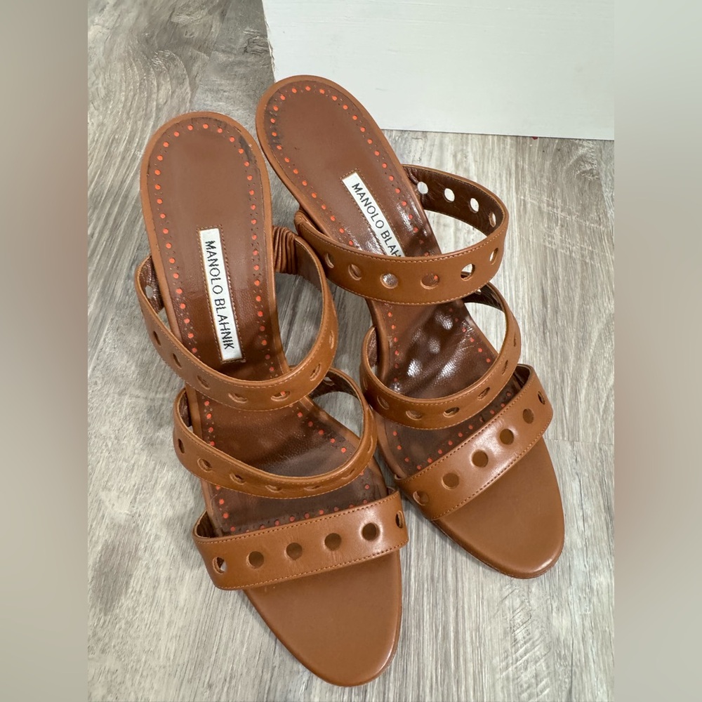 Manolo Blahnik MERLINA Cutout Straps Leather Mules - Picture 6 of 7